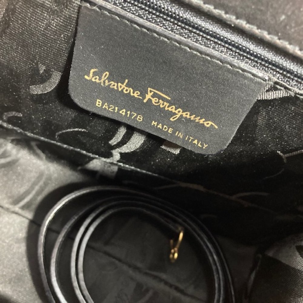 Vintage 1970s/80s Salvatore Ferragamo bow bag made of glove hand top leather - Picture 8 of 10